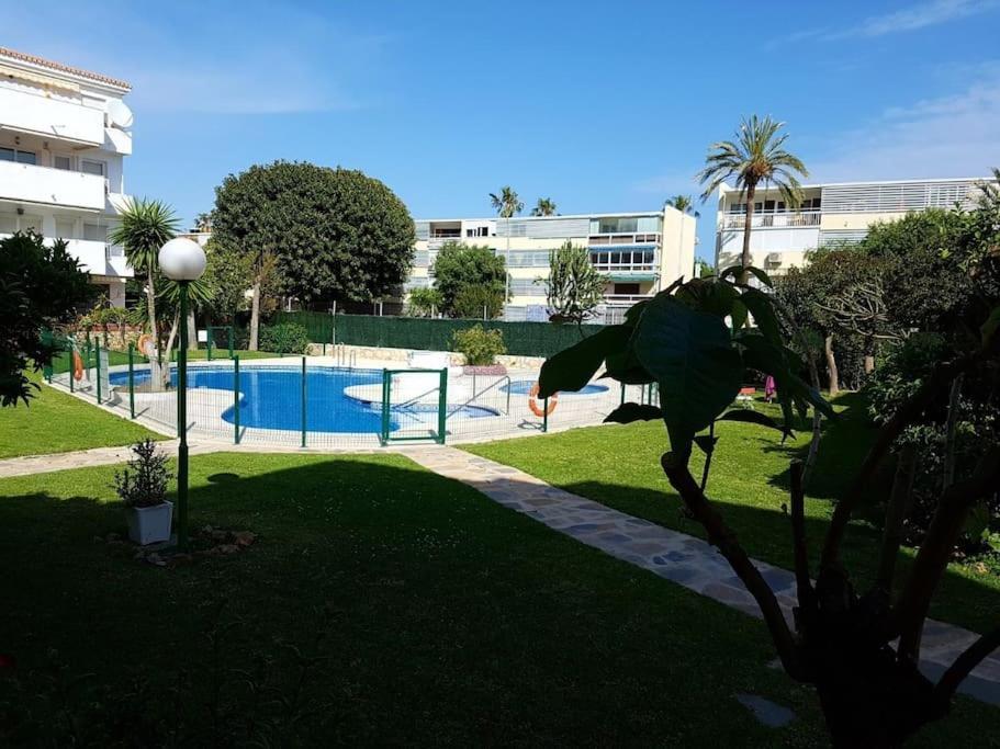 Beautiful Apartment In La Carihuela, Torremolinos Exterior foto